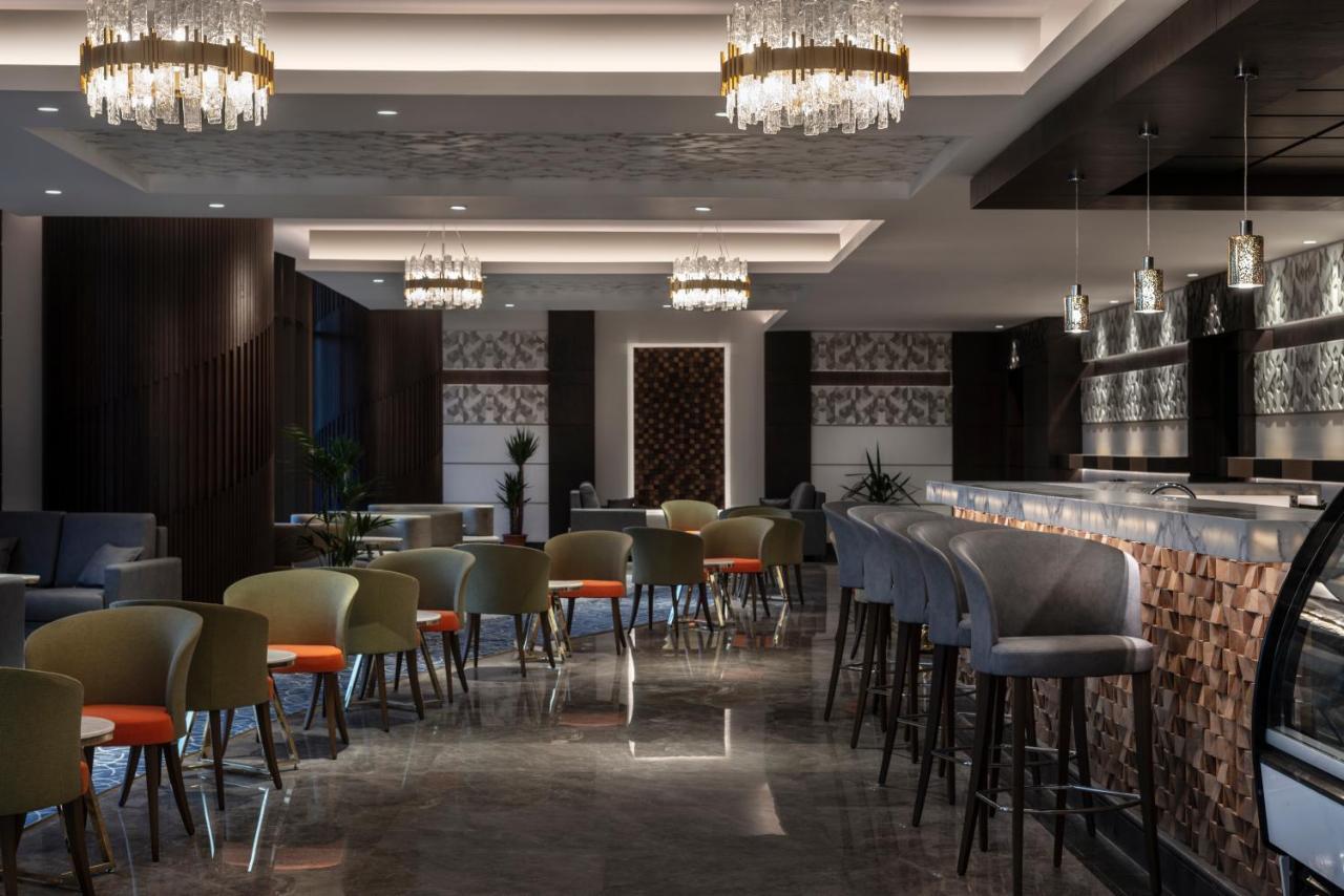 Movenpick Hotel And Residences Riyadh Exterior photo The bar at the hotel
