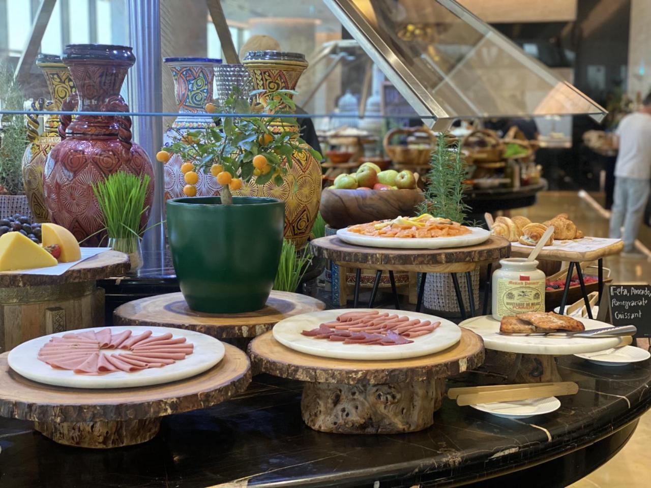 Movenpick Hotel And Residences Riyadh Exterior photo A buffet at a hotel