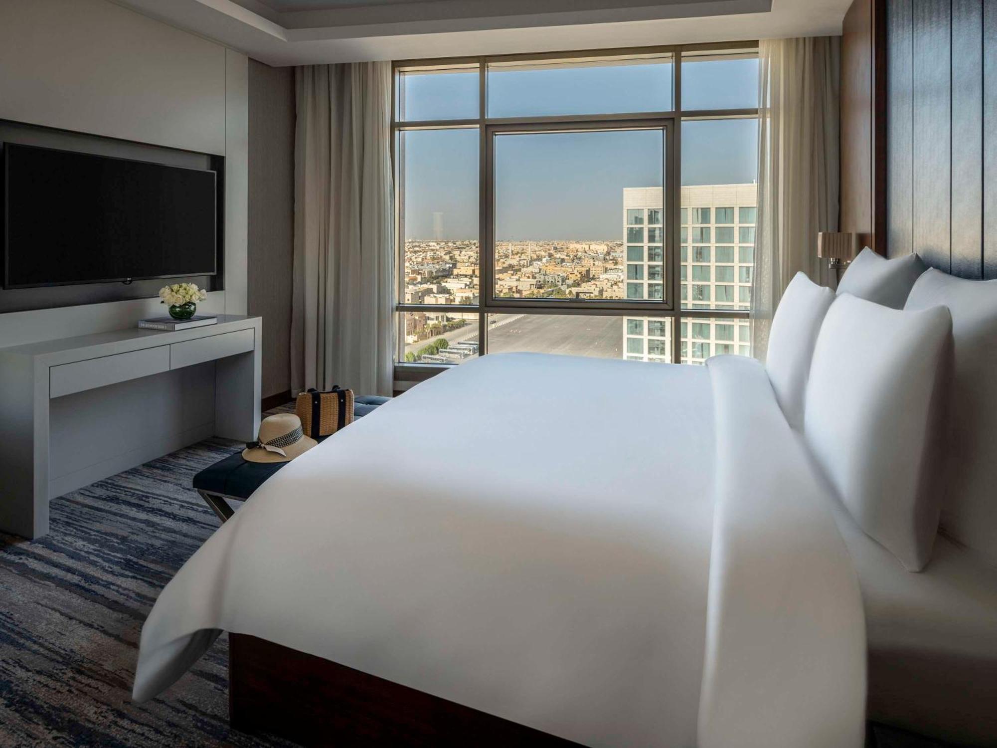 Movenpick Hotel And Residences Riyadh Exterior photo A bedroom at the hotel