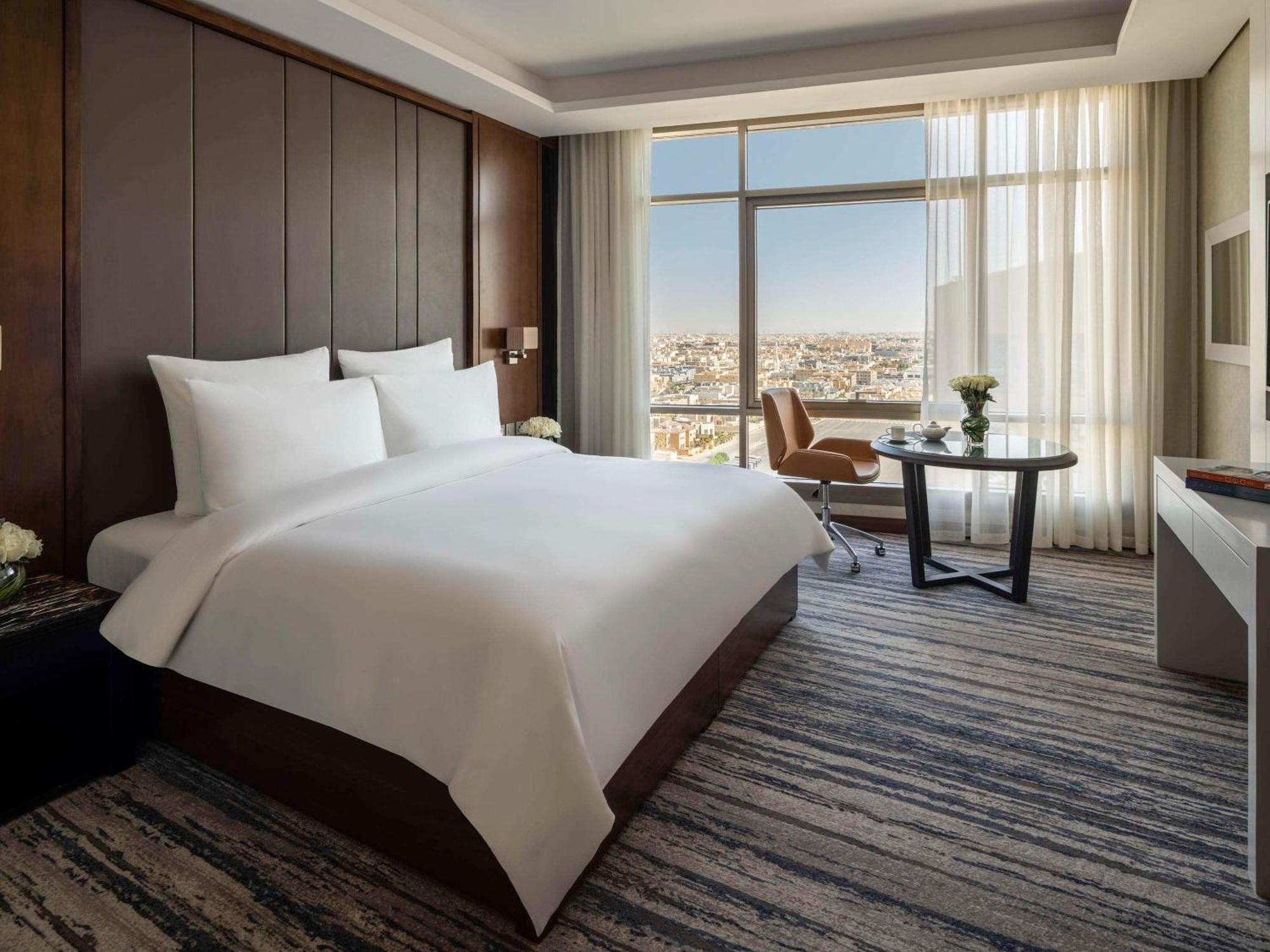 Movenpick Hotel And Residences Riyadh Exterior photo Deluxe King