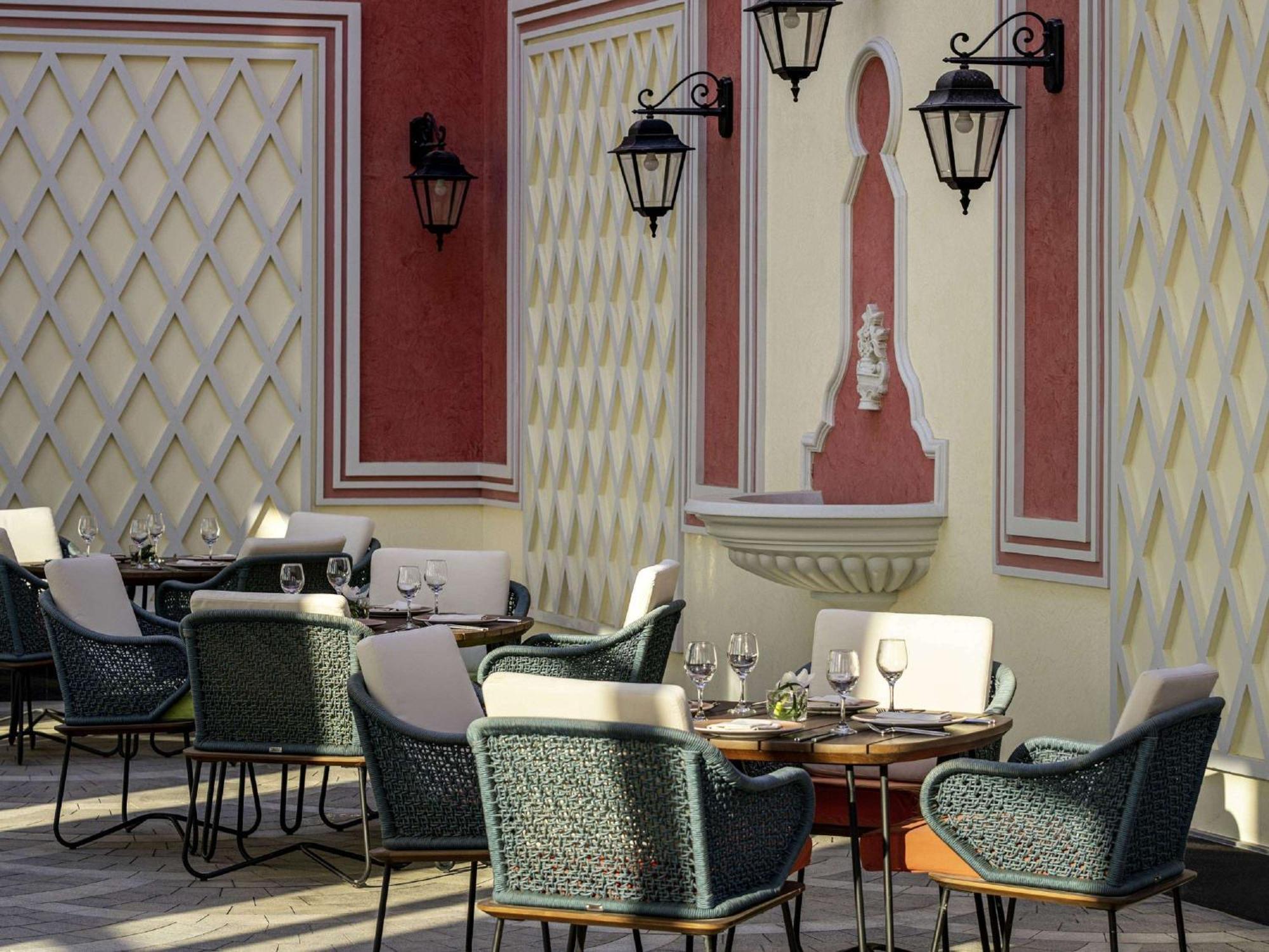 Movenpick Hotel And Residences Riyadh Exterior photo The restaurant