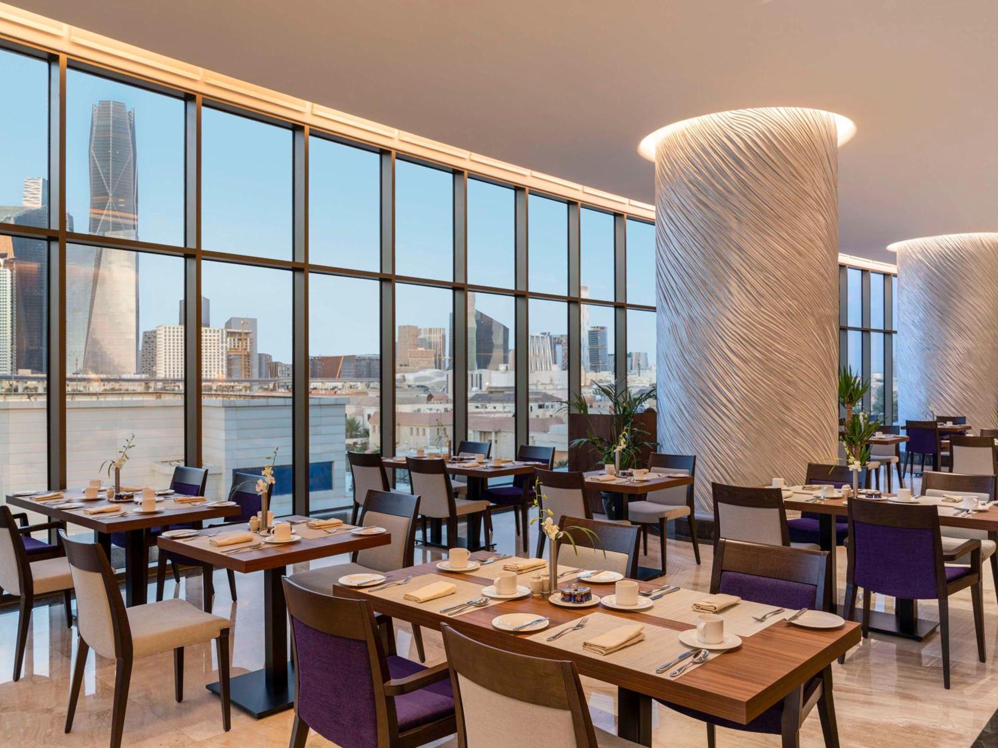Movenpick Hotel And Residences Riyadh Exterior photo The View