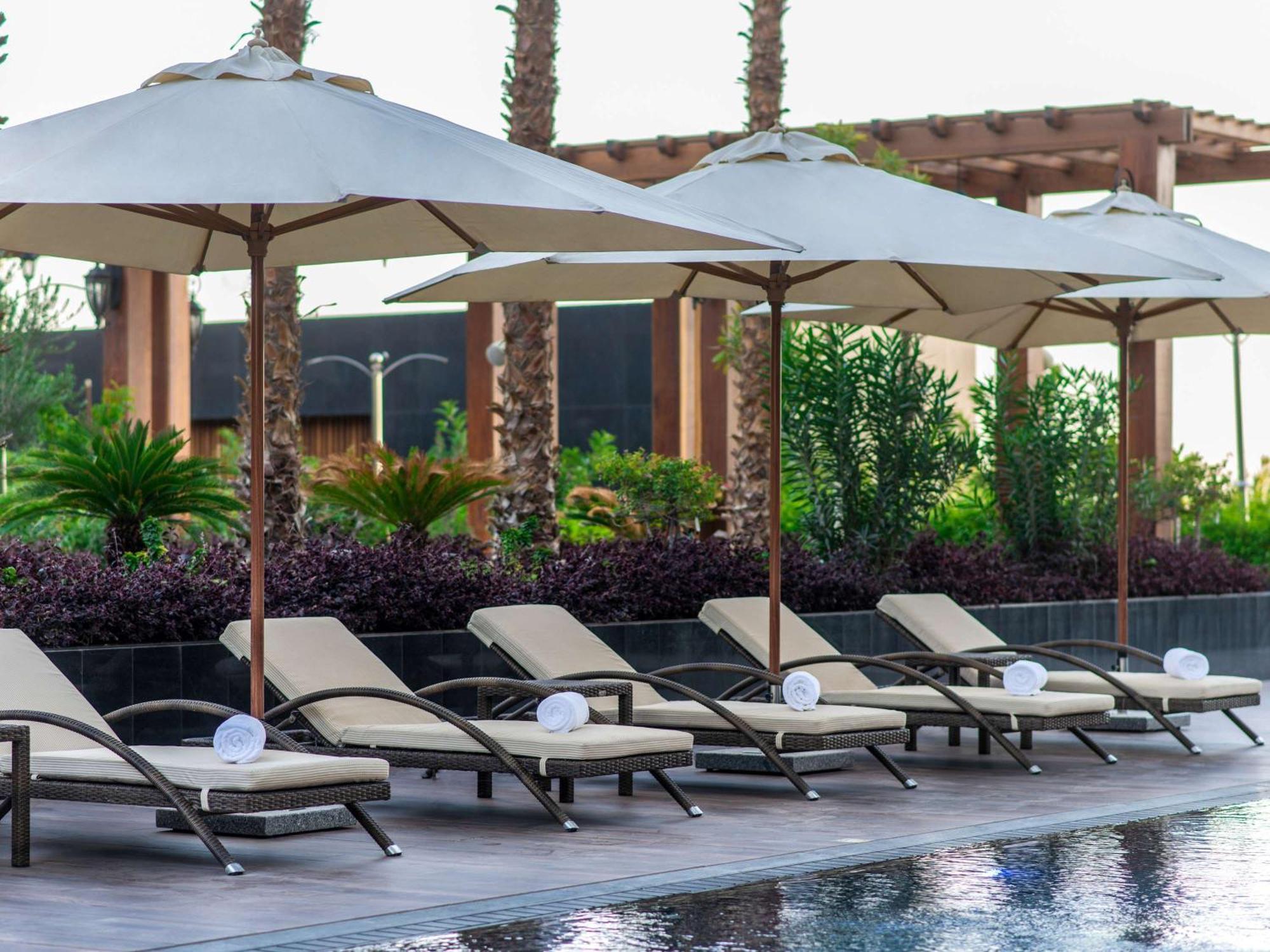 Movenpick Hotel And Residences Riyadh Exterior photo Pool at the hotel