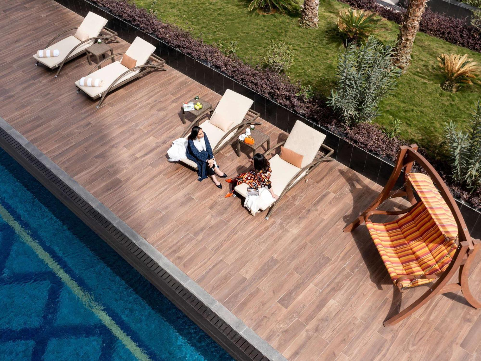 Movenpick Hotel And Residences Riyadh Exterior photo The swimming pool at the hotel
